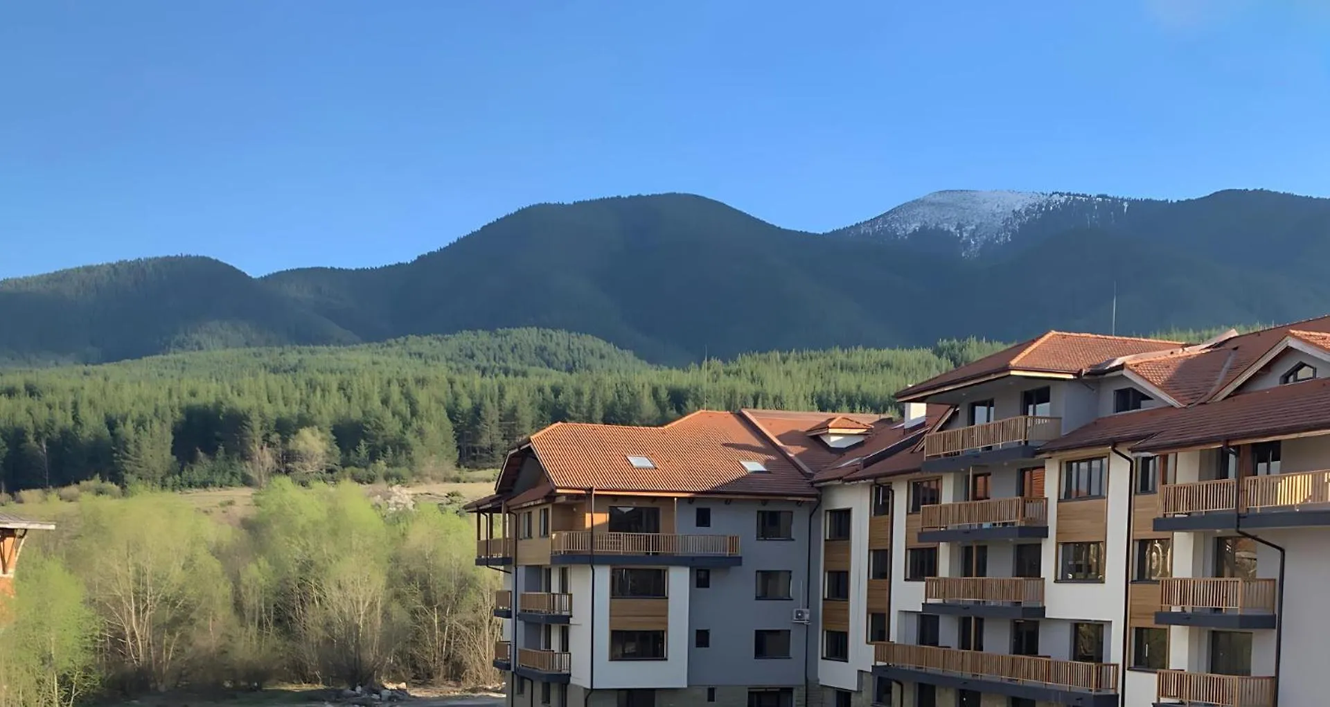 Cozy Mountain View Apartment With Balcony & Ski Access Nearby - Serendipity Bansko