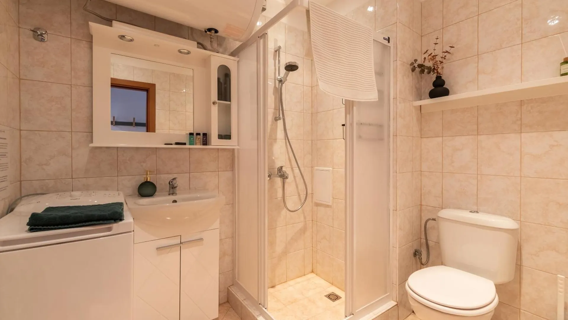 Cozy Mountain View Apartment With Balcony & Ski Access Nearby - Serendipity Bansko