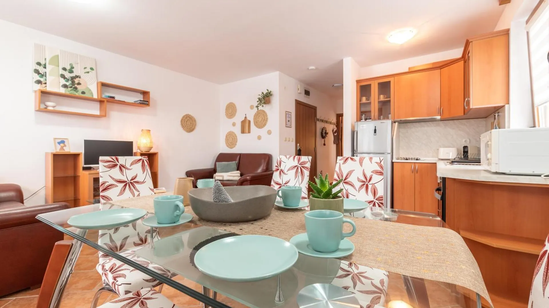 Cozy Mountain View Apartment With Balcony & Ski Access Nearby - Serendipity Bansko